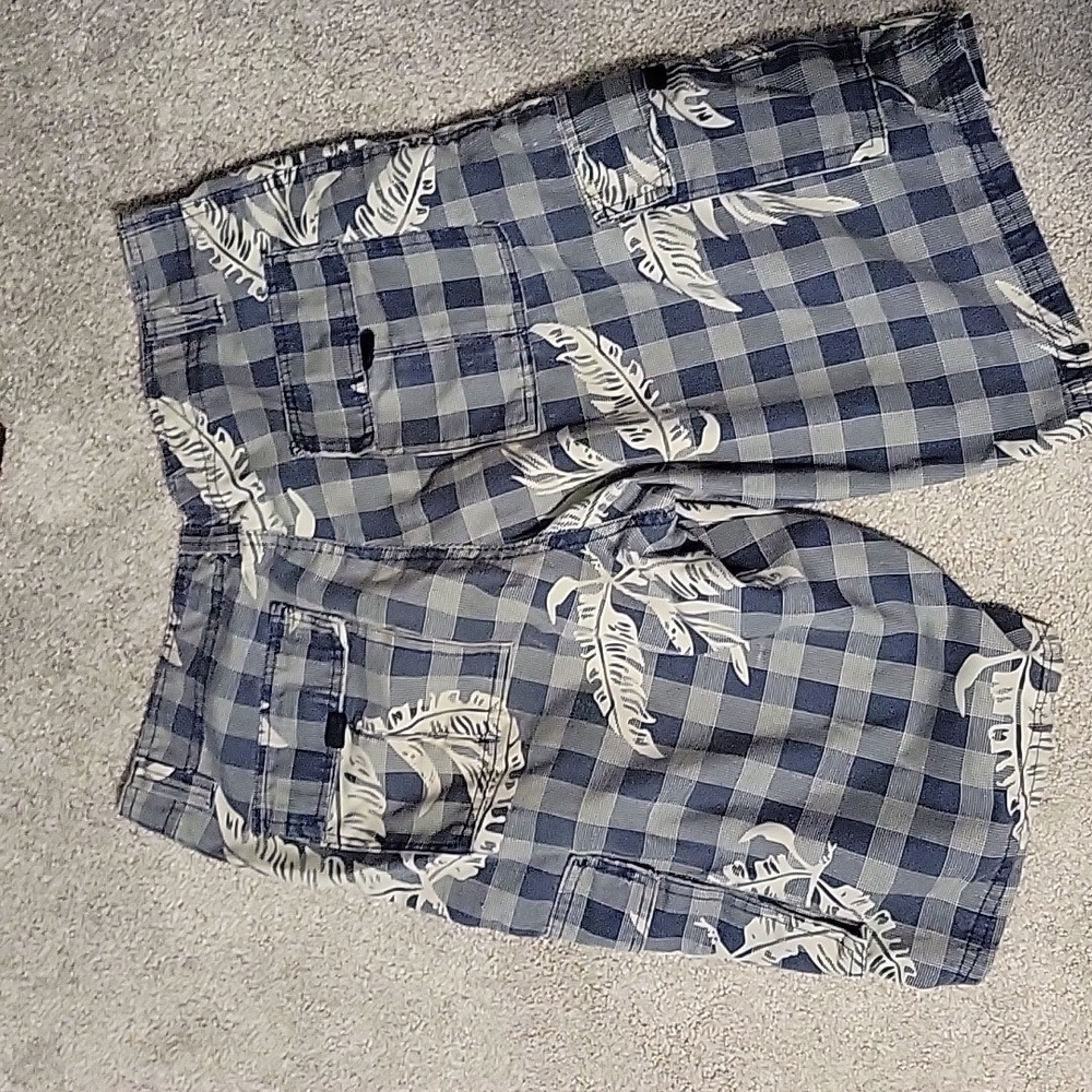 Men's cargo shorts. - Picture 3 of 4